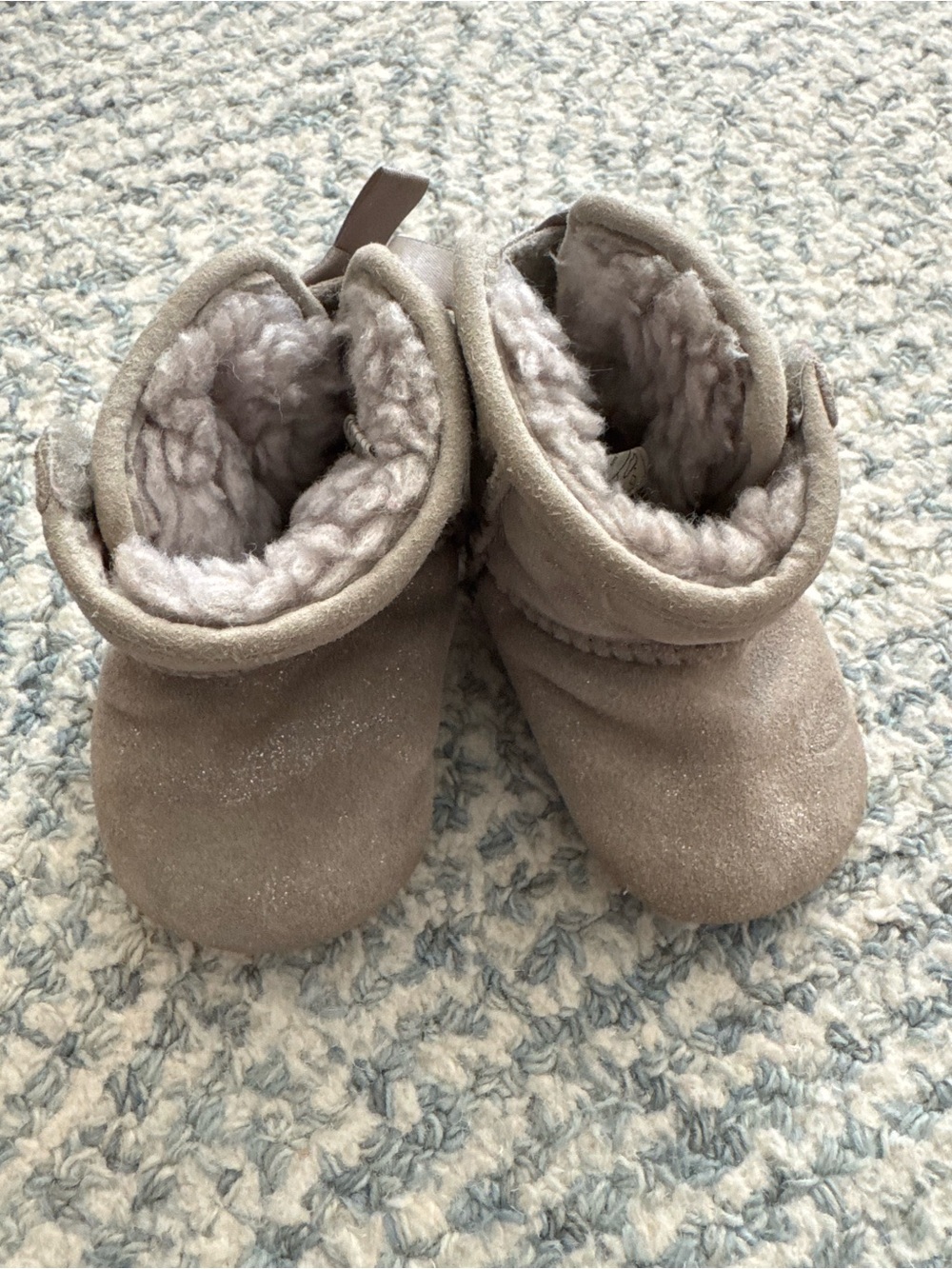 Kids Cozy Faux-Shearling Booties in Light Gray/silver shimmer